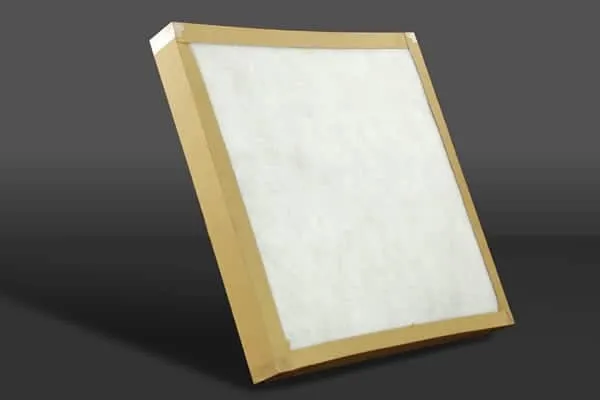 Detalle del cartón plegado con orificios alternados del prefiltro Andrea ACR
