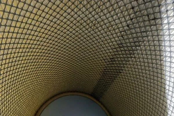 Filtros cilíndricos instalados en una cabina de pintura